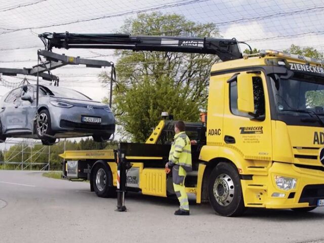 ADAC - čo s vybitým elektromobilom