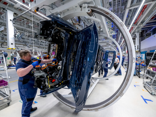 P90617872 high Res bmw-group-plant-debr