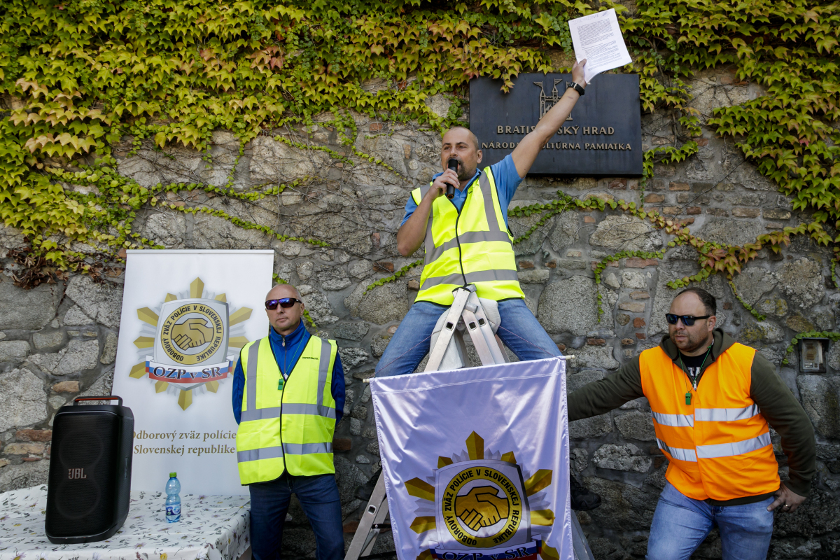 SR Bratislava NRSR Polícia Odbory Zhromaždenie BAX
