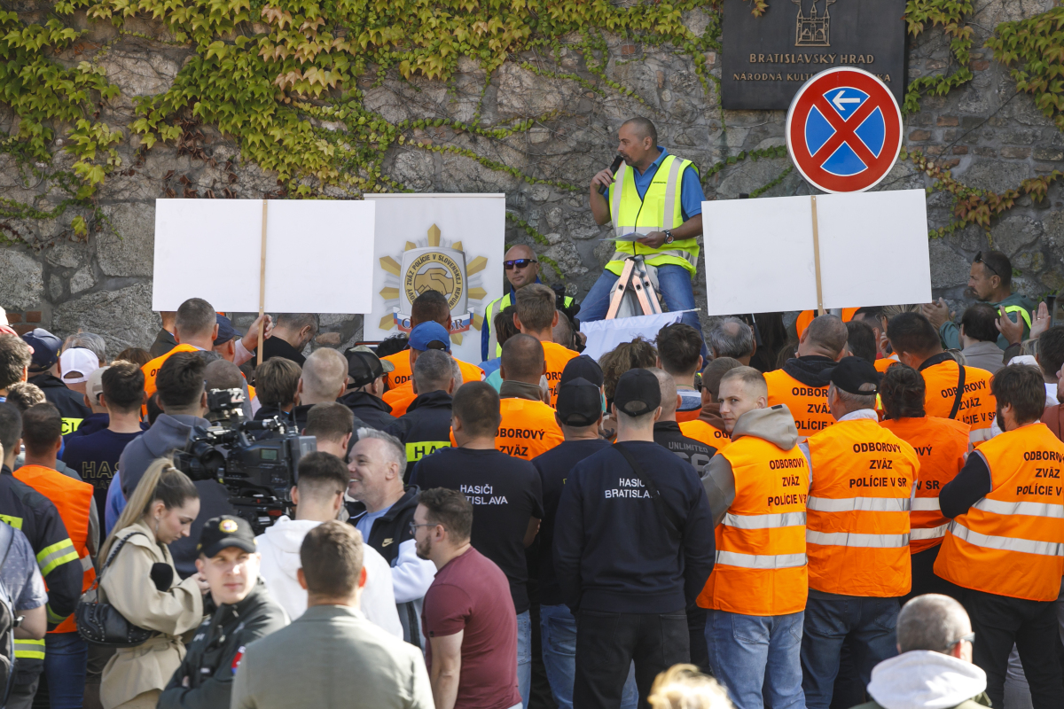 SR Bratislava NRSR Polícia Odbory Zhromaždenie BAX