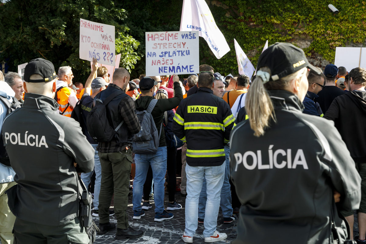 SR Bratislava NRSR Polícia Odbory Zhromaždenie BAX