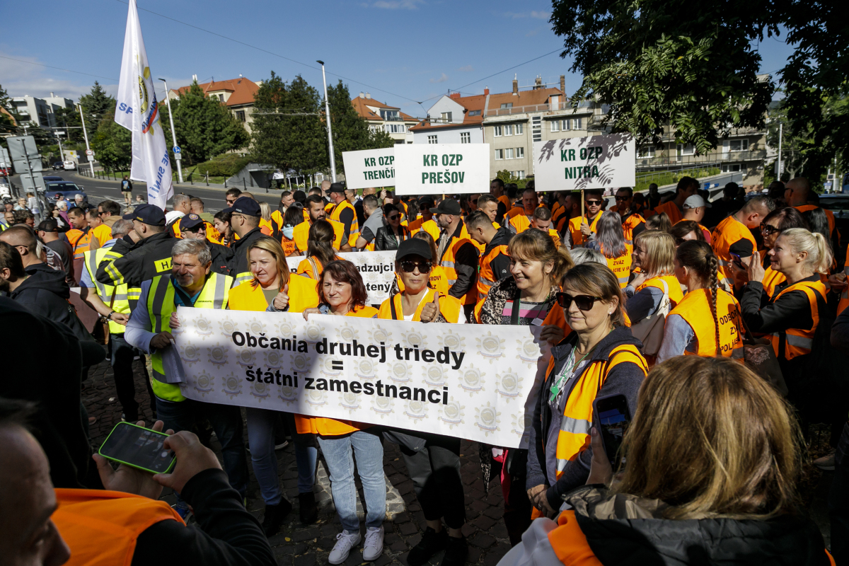 SR Bratislava NRSR Polícia Odbory Zhromaždenie BAX