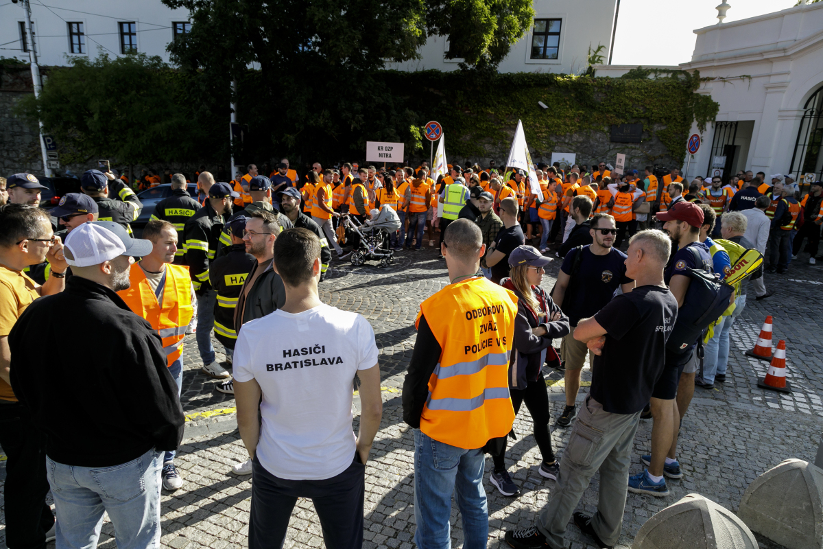 SR Bratislava NRSR Polícia Odbory Zhromaždenie BAX