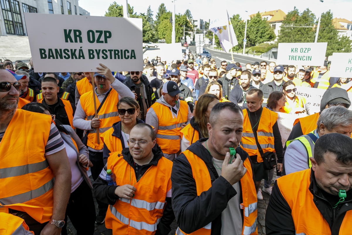 SR Bratislava NRSR Polícia Odbory Zhromaždenie BAX