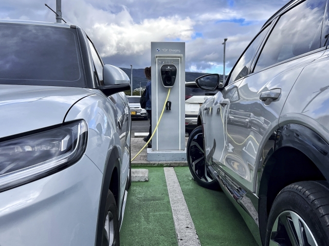 elektrické auto automobil nabíjanie