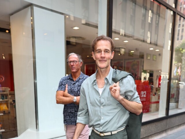 Herec James Van Der Beek na zábere z konca júla 2025.