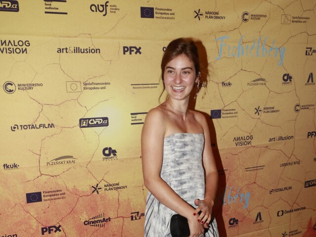Herečka Viktória Harkabus Jurištová na premiére filmu Fichtelberg v Prahe.
