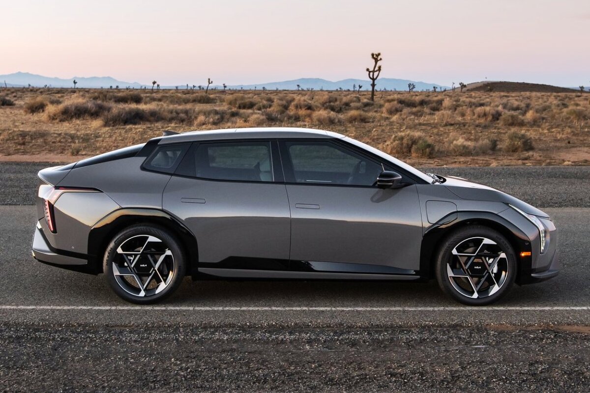 Kia EV4 Fastback - 2025
