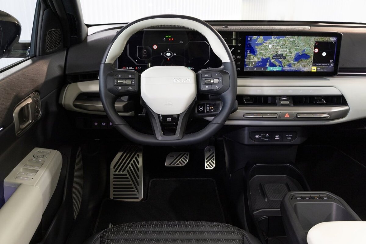Kia EV4 Hatchback - 2025