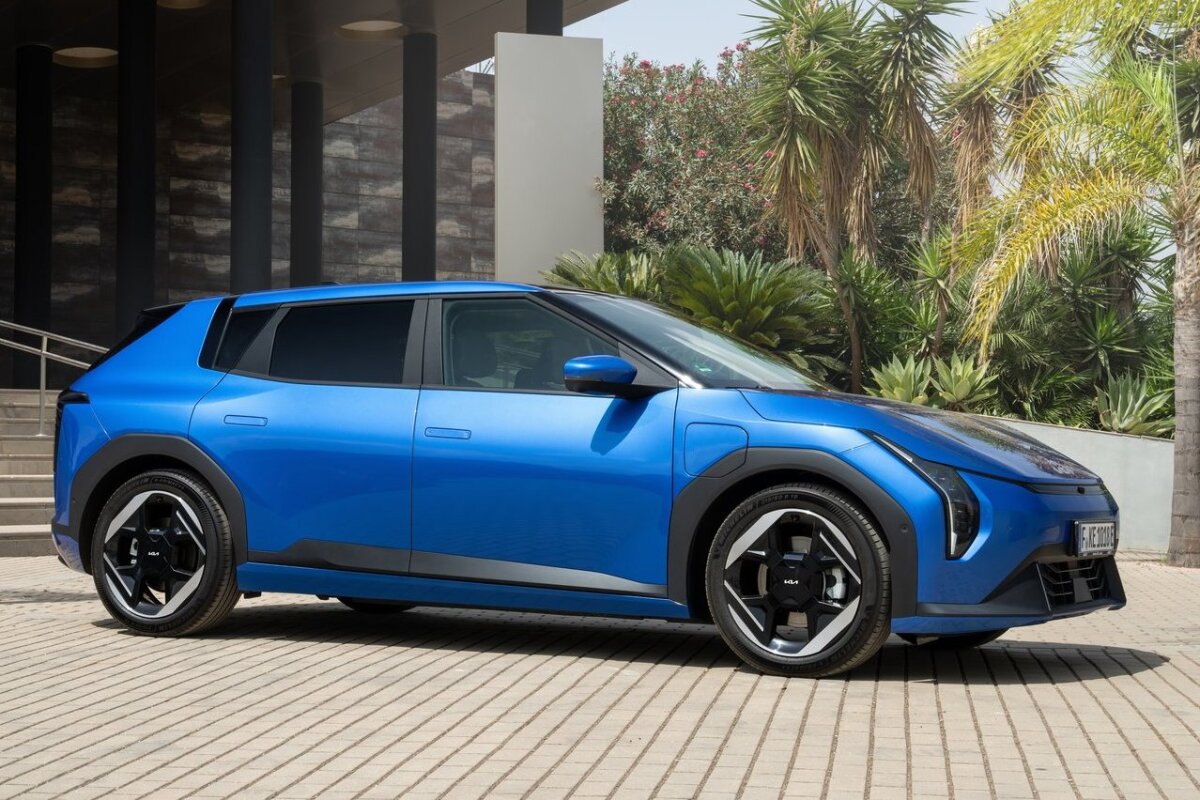 Kia EV4 Hatchback - 2025