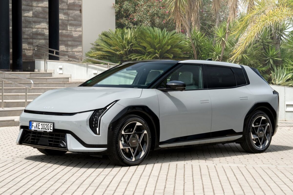 Kia EV4 Hatchback - 2025