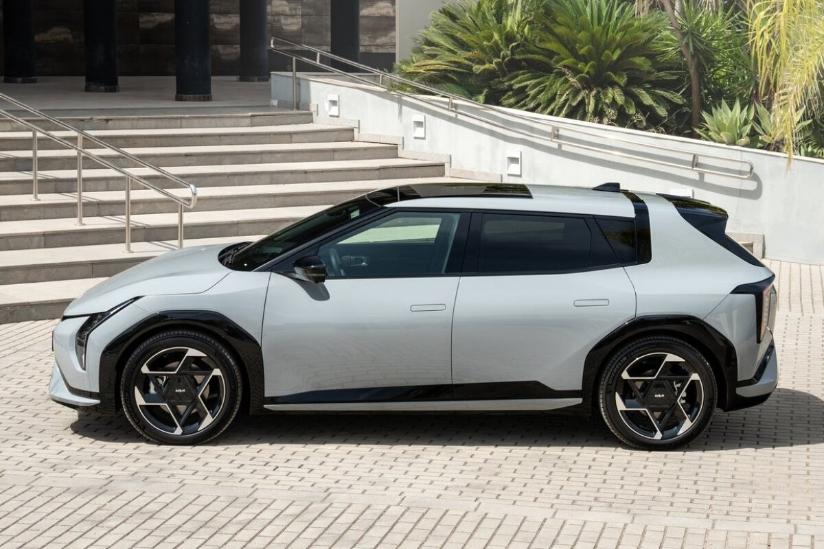 Kia EV4 Hatchback - 2025