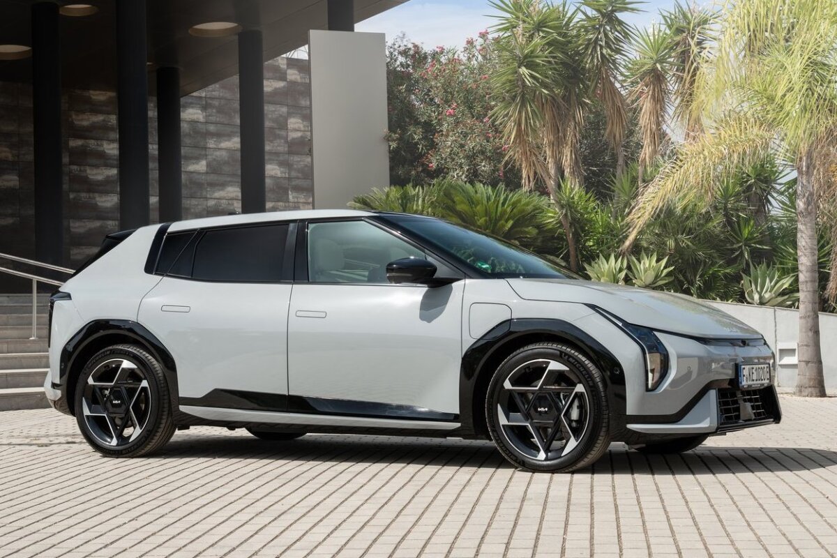 Kia EV4 Hatchback - 2025