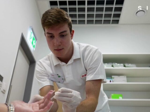 Dr. Max