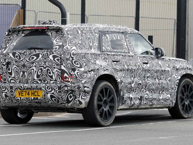 Land Rover Defender Sport - prototypy 2025