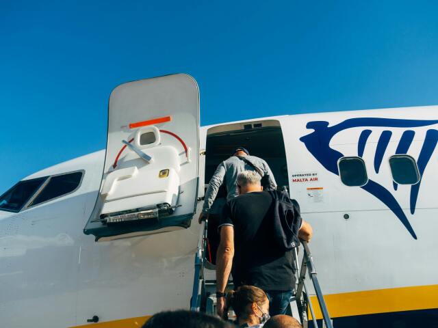 Ryanair, lietadlo, letisko, boarding, nástup, cestovanie, dovolenka