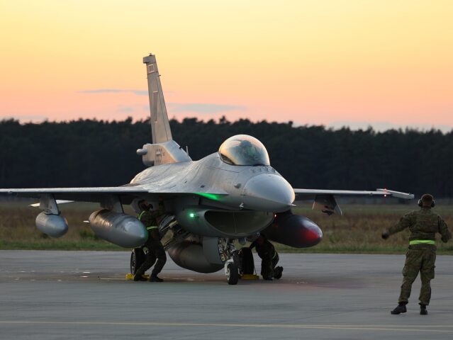 slovenské stíhačky F-16, lietadlá, Ozbrojené sily, armáda,