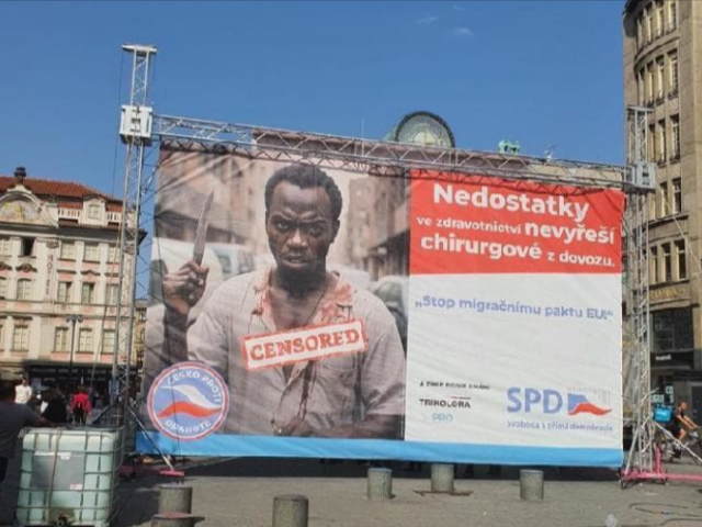 SPD plagát okamura migrant billboard