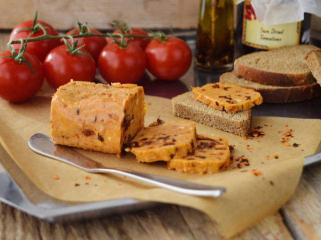 Domáce paradajkové maslo, ktoré aj obyčajný toast premení na gurmánsku bombu