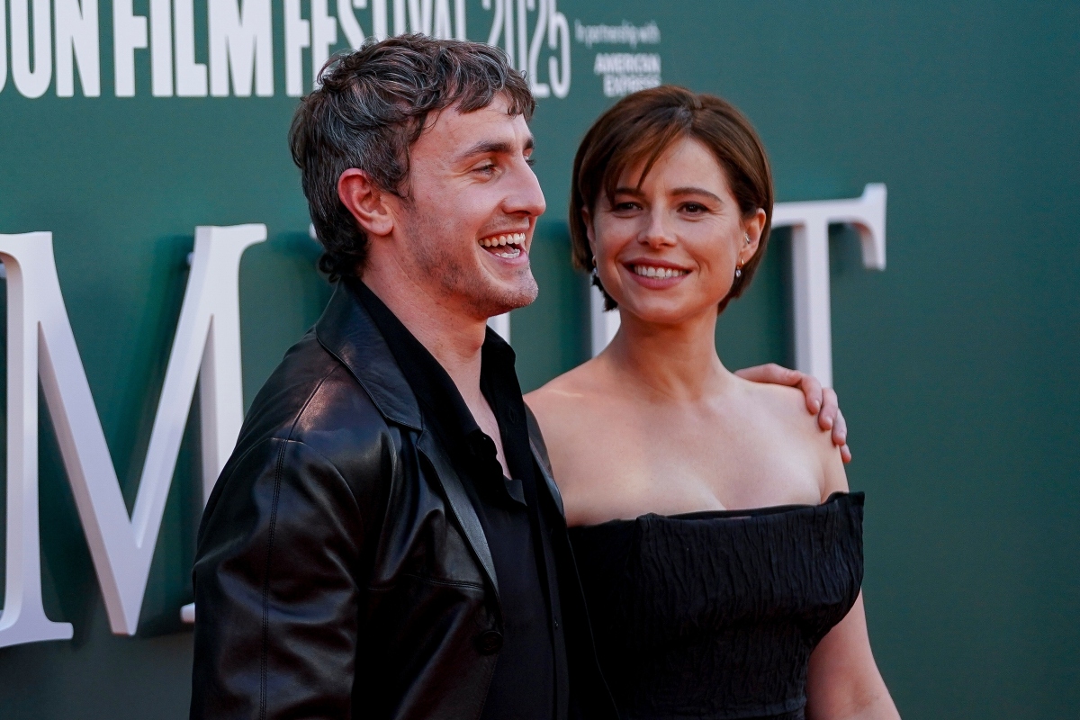 Herci Paul Mescal a Jessie Buckley spoločne na premiére novinky Hamnet.
