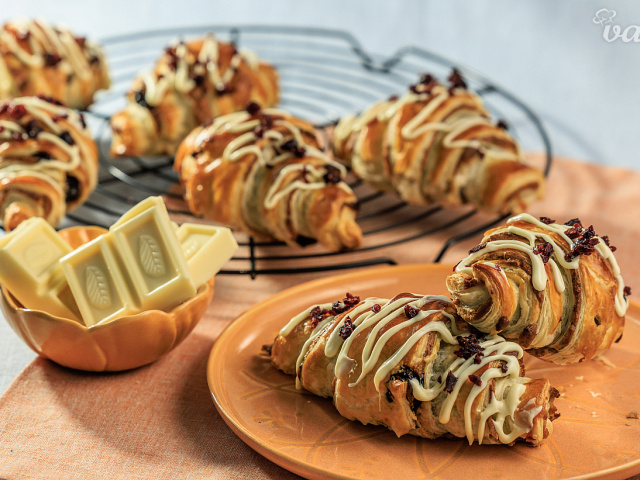 Videotip: Rýchle croissanty s gaštanovým pyré a brusnicami