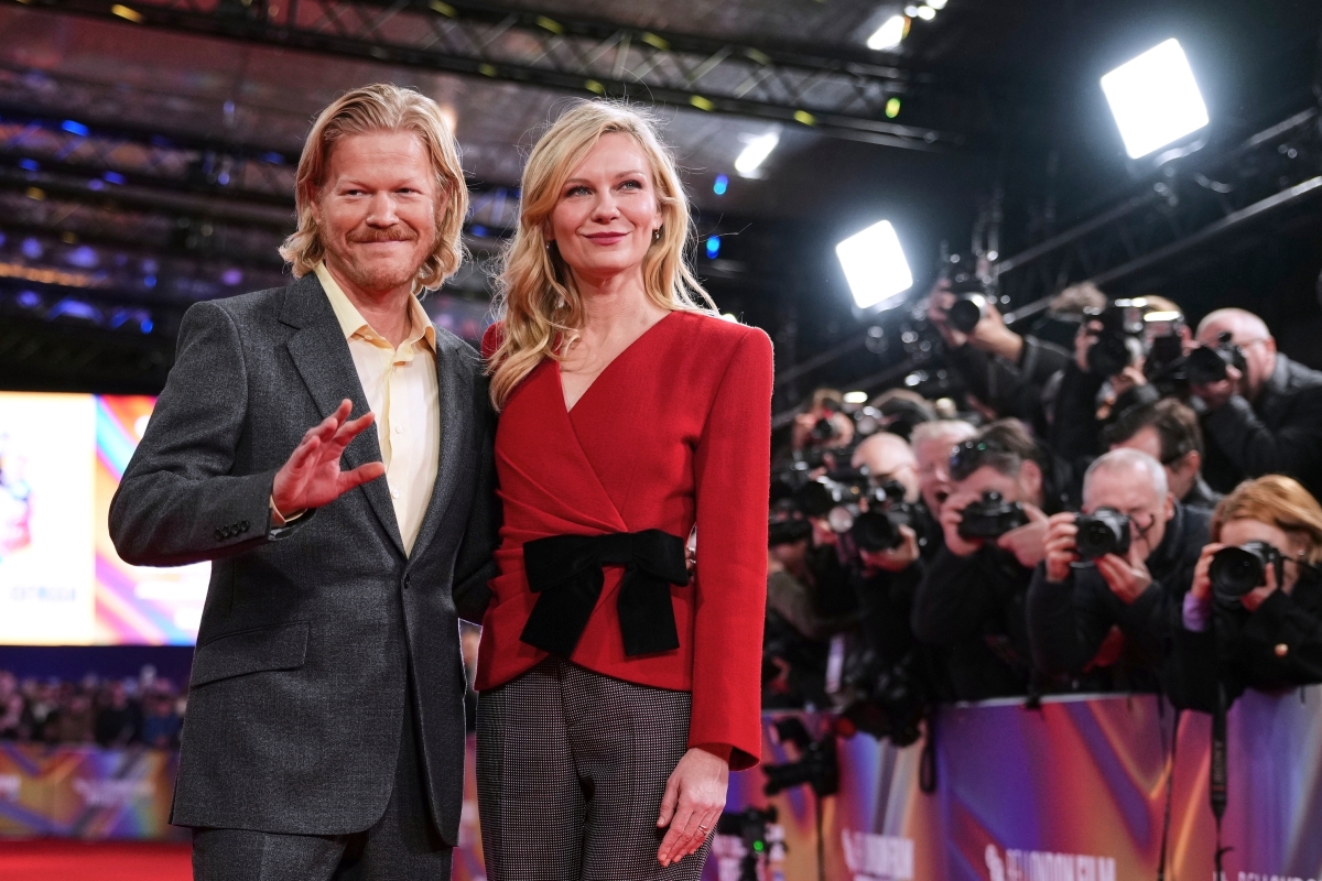 Herec Jesse Plemons a jeho manželka - herečka Kirsten Dunst.
