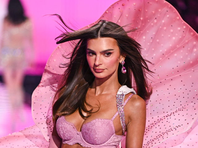 Emily Ratajkowski