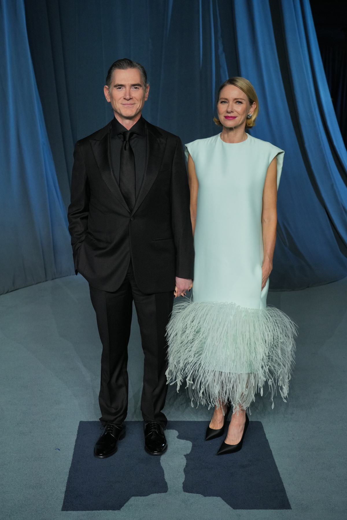 Herečka Naomi Watts v kreácii Balenciaga a jej manžel - herec Billy Crudup.