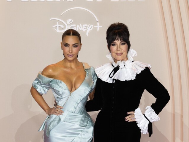 Kim Kardashian (vľavo) a jej mama Kris Jenner
