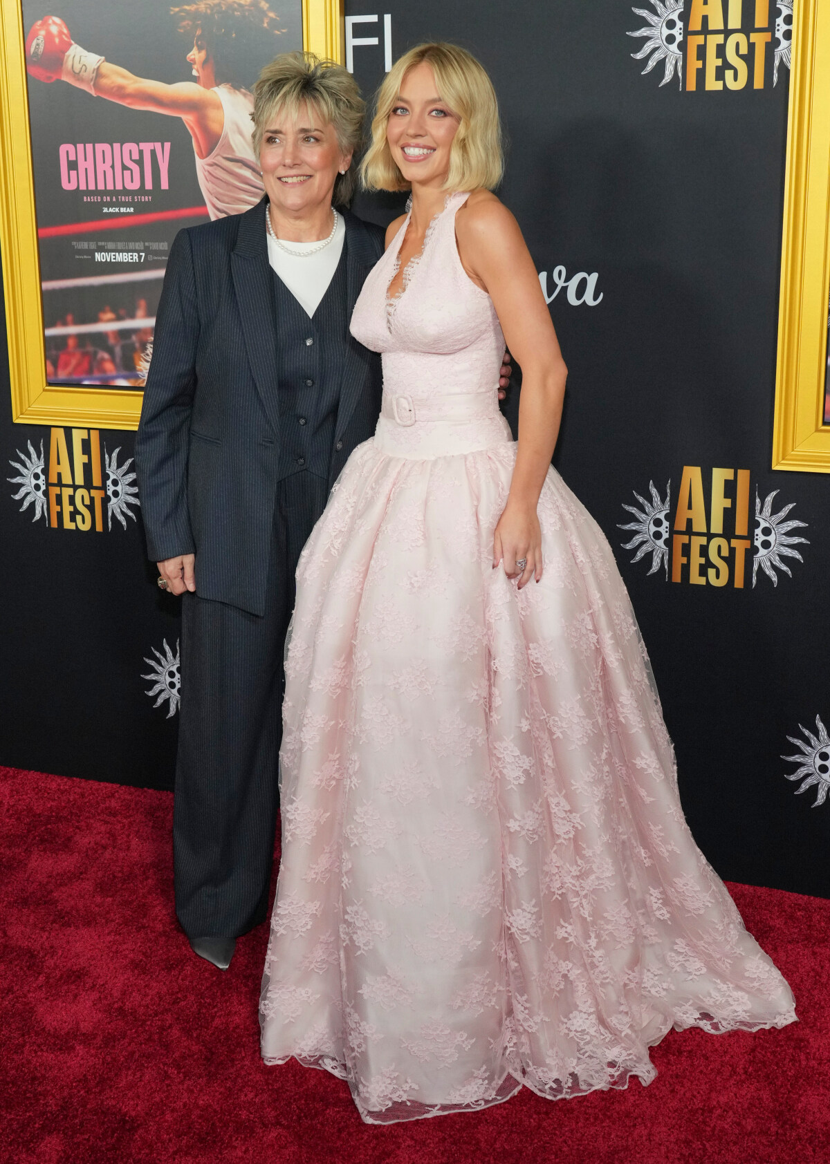 Sydney Sweeney (vpravo) a boxerka Christy Martin