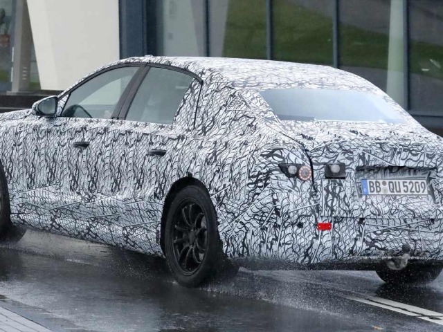 Mercedes-Benz E with EQ Technology - 2025