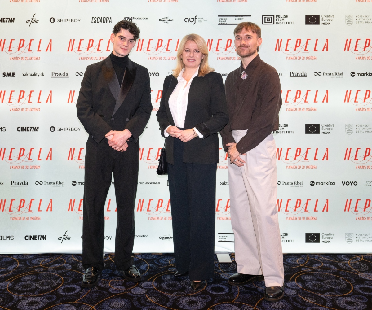 Zuzana Čaputová a režisér filmu Nepela Gregor Valentovič (vpravo) a Josef Trojan
