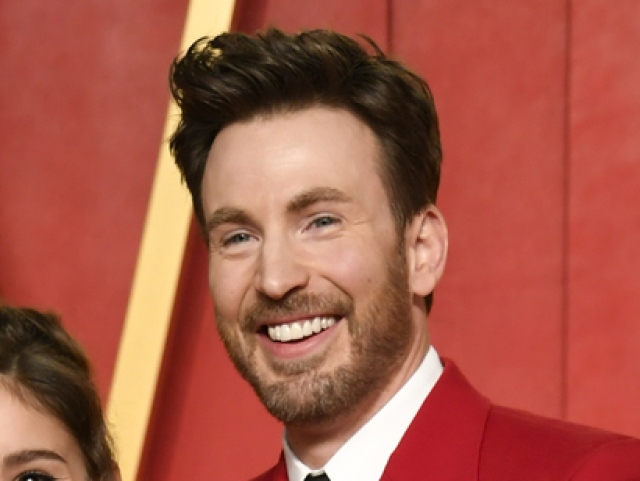 Alba Baptista, Chris Evans