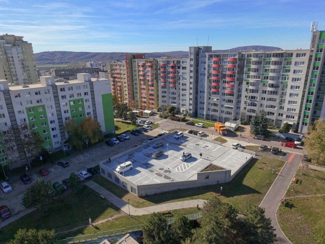 parkovaci dom karlova ves