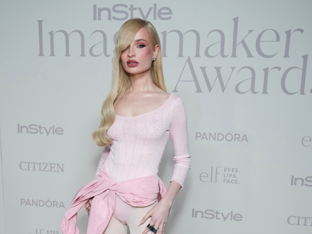 Speváčka Kim Petras na akcii InStyle Imagemaker Awards.