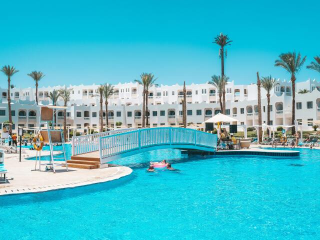 Egypt, hotel, bazén, dovolenka, cestovanie, exotika,