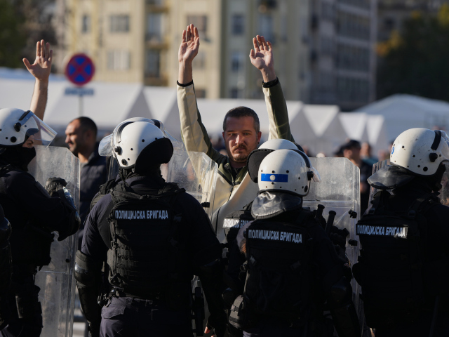 srbsko belehrad protest demonštrant