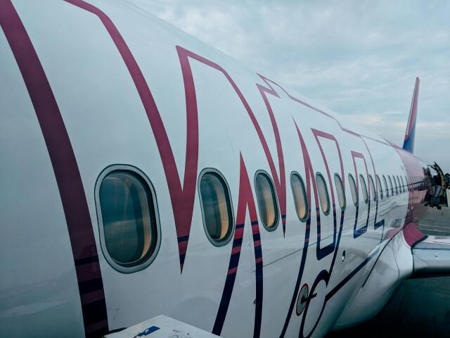 wizz air, lietadlo, cestovanie, dovolenka