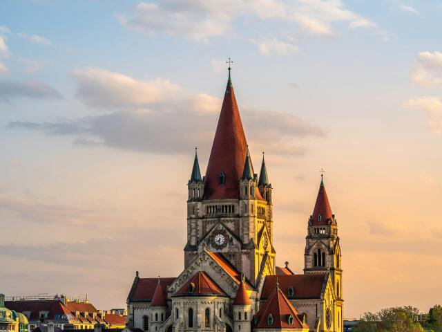 Viedeň, Rakúsko, Dunaj, Kostol svätého Františka z Assisi,