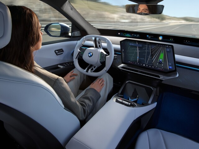 BMW - autonómne riadenie Motorway & City Assistant 2025