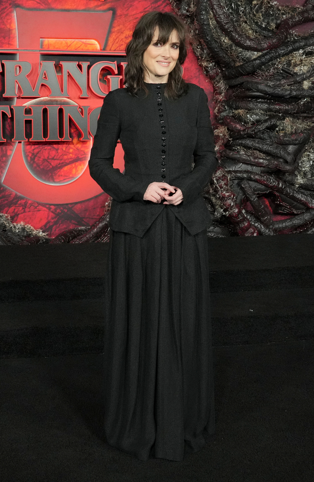 Herečka Winona Ryder v kreácii Yohji Yamamoto.