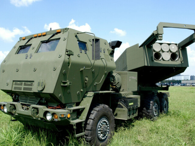 M142 High Mobility Artillery Rocket System je salvový raketomet namontovaný na kolesovom podvozku nákladného auta FMTV. Je určený na ničenie delostrelectva, protivzdušnej obrany, nákladných áut, ako aj ľahkých obrnených vozidiel na vzdialenosť 15 – 500 km.