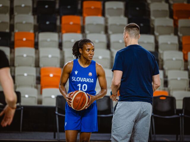 kyra lambert pospíšil