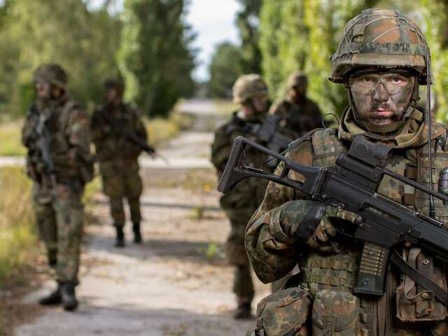 Vojaci Bundeswehru počas výcviku