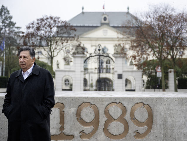 pamätník revolúcia nežná bratislava námestie slobody budaj