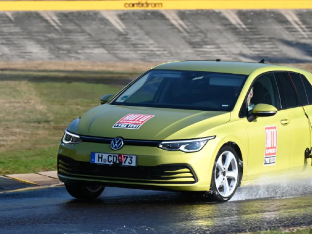 Auto Express - test celorocnych pneumatik