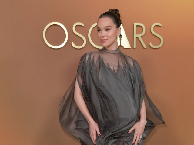 Herečka Hailee Steinfeld v kreácii Stephane Rolland Couture. 