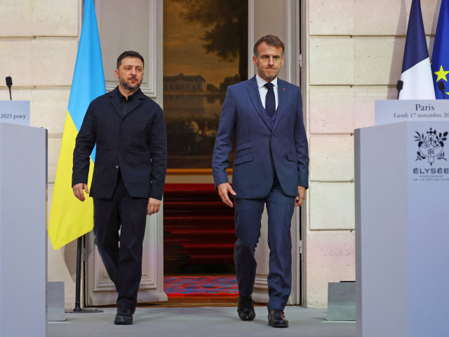 Volodymyr Zelenskyj a Emmanuel Macron v Paríži