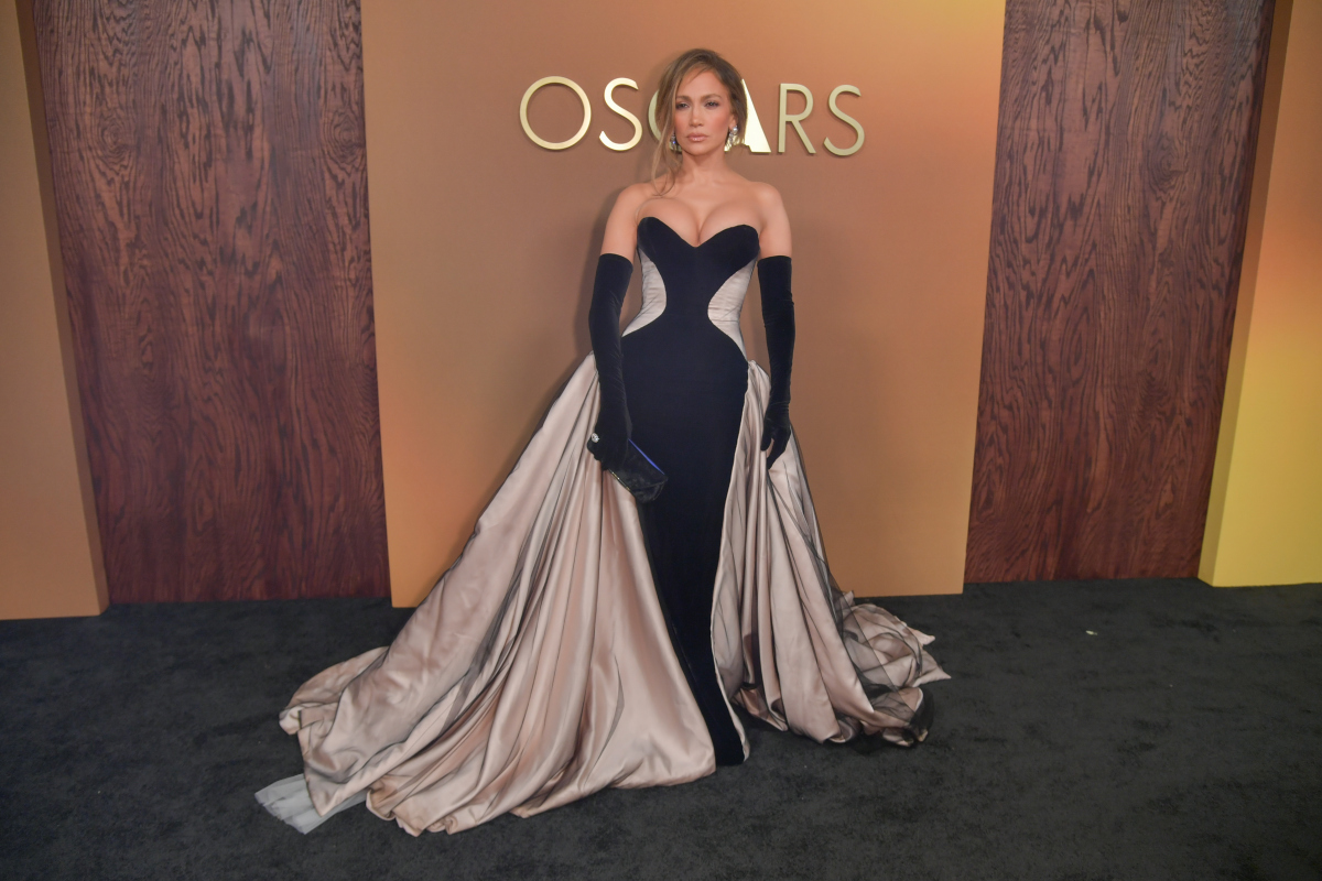 Herečka a speváčka Jennifer Lopez v kreácii Tamara Ralph Couture. 
