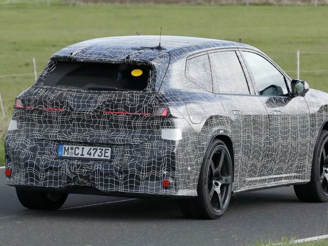 BMW i X3 M - maskovaný prototyp 2025